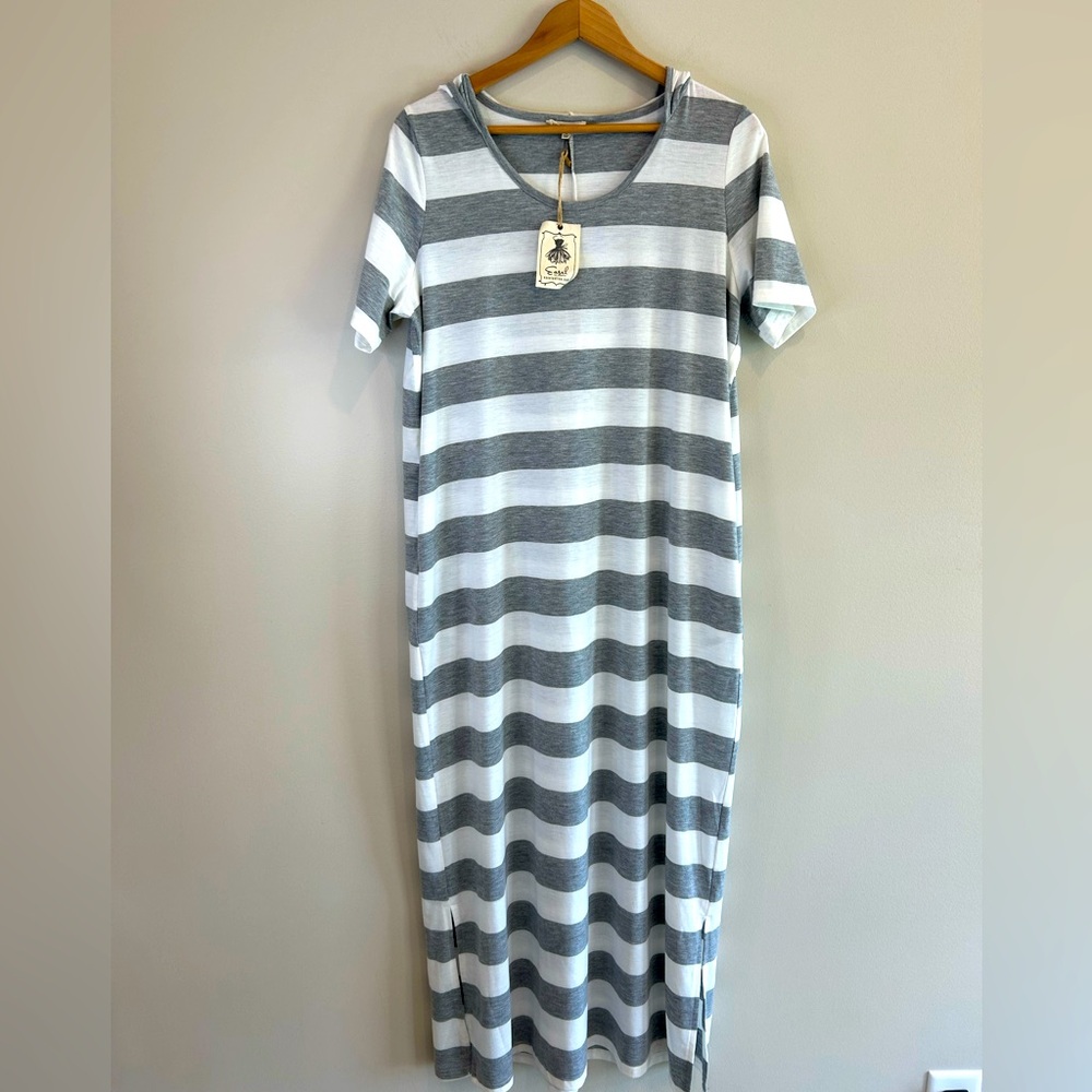 NEW! NWT EASEL Gray and White Raglan Sleeve Sheath Maxi Dress. Has 2 pockets. L